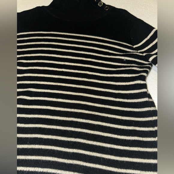 Forever 21 sweater - black & white with brown elbow patches - Picture 2 of 7